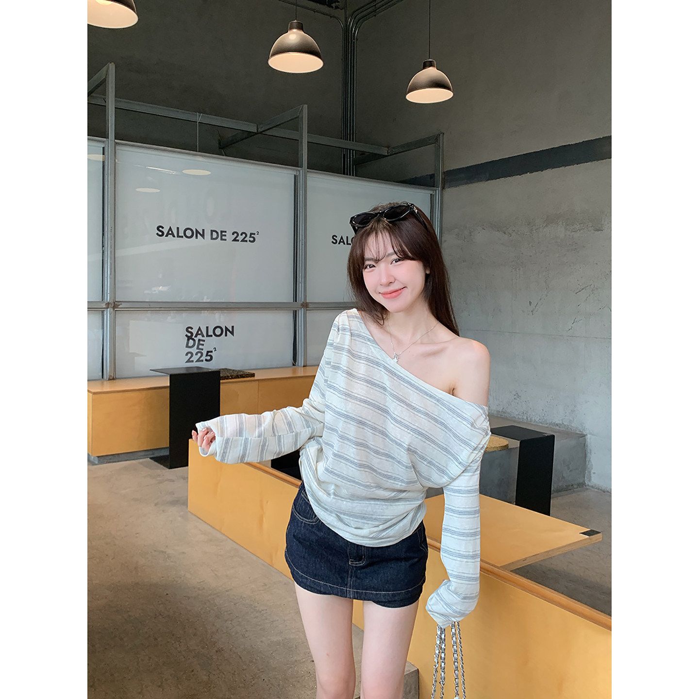 한 부서 스트라이프 비스듬한 어깨 자외선 차단 티셔츠 여성 의류 여름 느긋한 바람이 아닙니다. 명중 섹션 블라우스 맨위