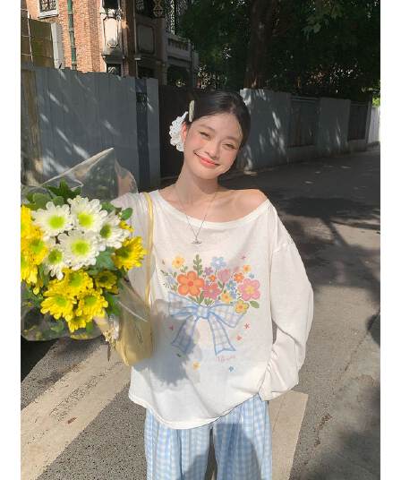 라이 경기 서울 눈꽃 화이트 비스듬한 어깨 자외선 차단 긴팔 티셔츠 여성 여름 루즈핏 꽃 프린트 디자인 블라우스 맨위