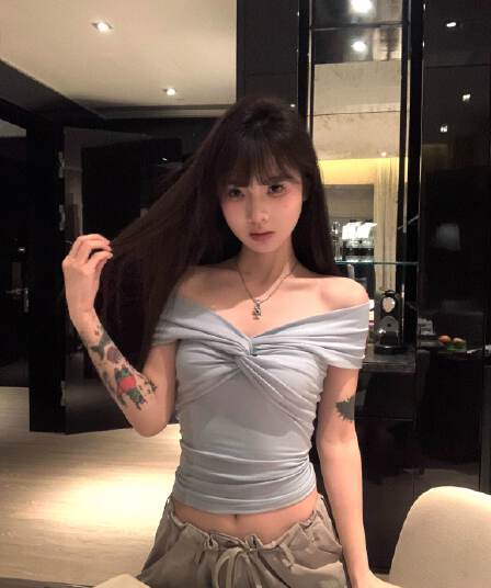 순수한 욕망 오프숄더 반팔 티셔츠 여성 여름 디자인 센스 작은 대중 아름다운 오프숄더 쇼트 스타일 달콤한 핫걸 맨위