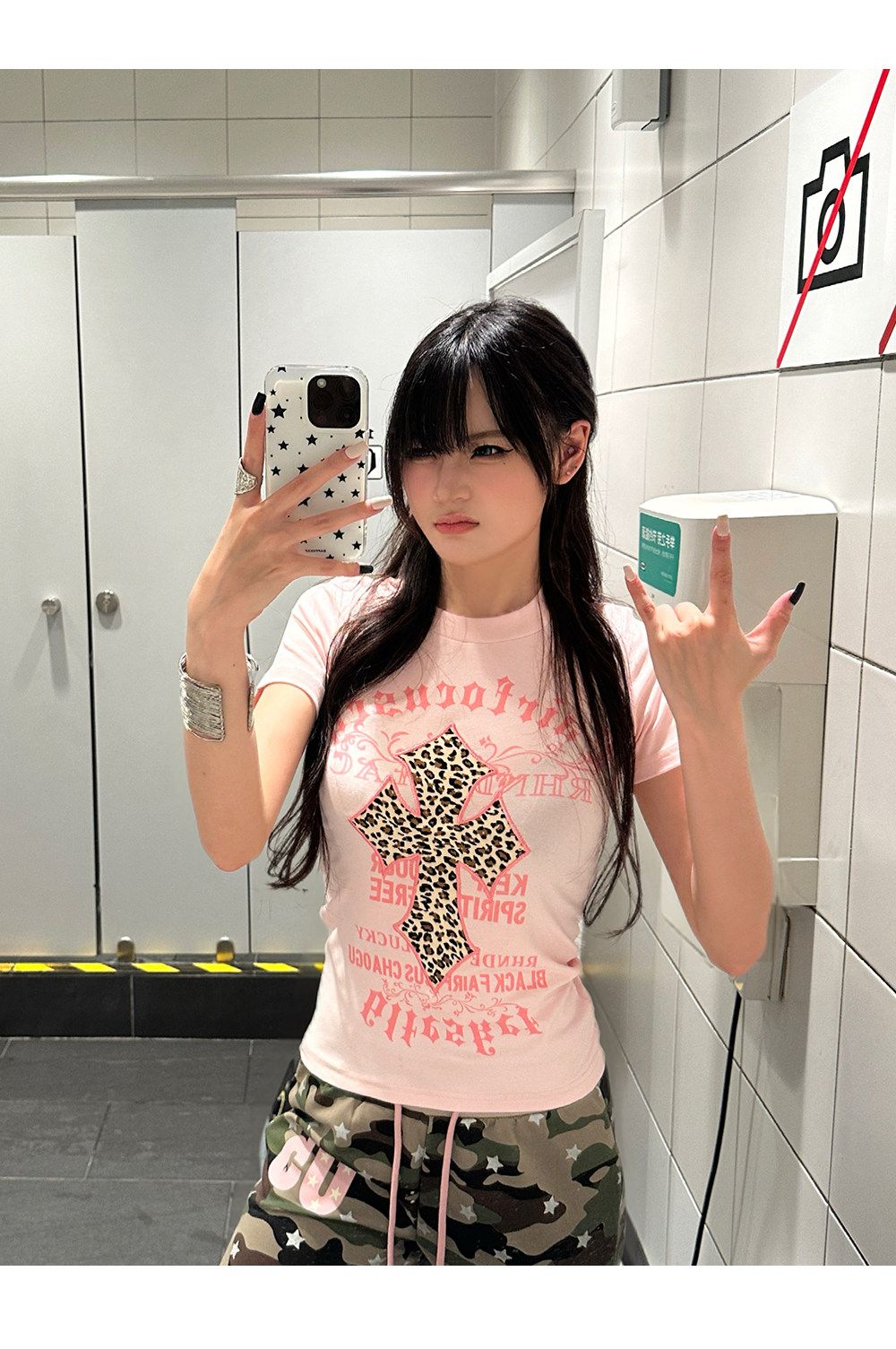 달콤한 차가운 바람 핑크색 레오파드 무늬 십자가 반팔 티셔츠 여성 여름 긍정적 인 어깨 허리 수축 타이트 백