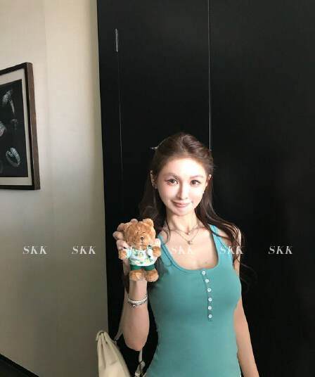 아메리칸 핫걸 바람 캐미솔 여름 몸매 가꾸기 슬림해 보이는 녹색 u 칼라 단추 다용도 디자인 센스 맨위 트렌디