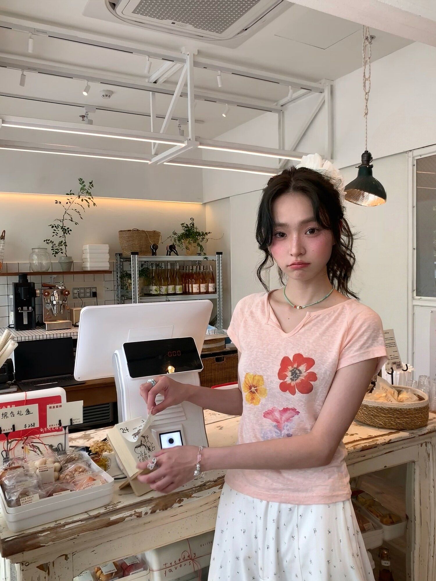 눈꽃 면 65 면 35 폴리 에스터 색상 꽃 V넥 눈꽃 면 반팔 여름 새로운 루즈핏 편안함 디자인