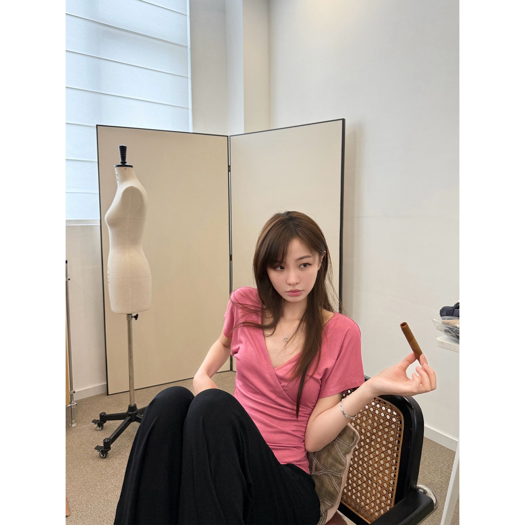 260 그램 사람들 면 작은 예쁜 허리 십자가 V넥 작은 날다 소매 디자인 티셔츠 여성 여름 새로운 몸매 가꾸기 슬림해 보이는 반팔 맨위