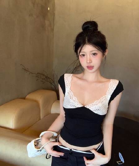 260 그램 사람들 면 배색 레이스 조각 V넥 반팔 티셔츠 여성 여름 디자인 센스 몸매 가꾸기 슬림해 보이는 순수한 욕망 맨위