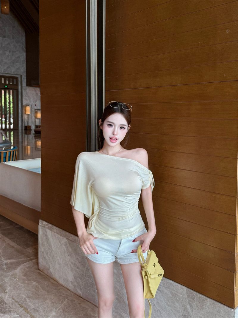 라이 경기 서울 품격 주름 허리 수축 비스듬한 어깨 반팔 티셔츠 여성 여름 프랑스식 chic 슬림해 보이는 오프숄더 작은 대중 맨위