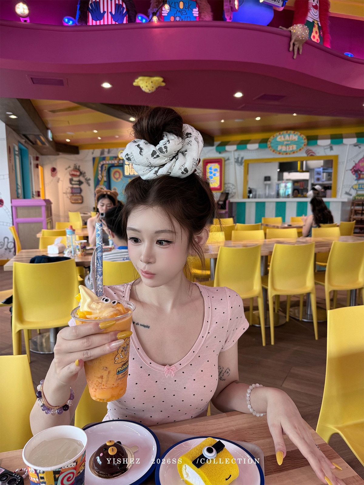 도트 무늬 작은 대중 여름 나비 디자인 센스 허리 수축 핫걸 u 칼라 미니멀리즘 티셔츠 몸매 가꾸기 다용도 반팔 긍정적 인 어깨 의류