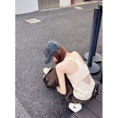 批发kumikumi辣妹风<b class='q'>白色</b>V领褶皱背心吊带女夏季新款减龄显瘦外穿上衣