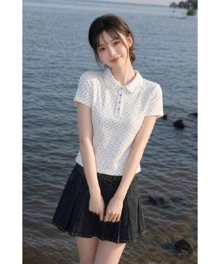 부드러운 나무 과립 자카드 화이트 도트 무늬 폴로 칼라 반팔 티셔츠 여성 여름 단추 디자인 센스 몸매 가꾸기 작은 대중 맨위