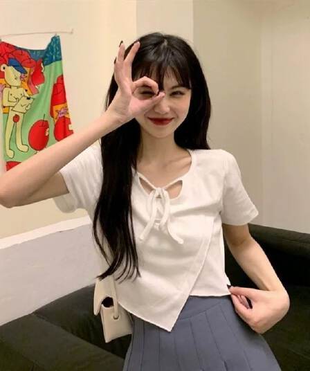 경관 그림 원본 품질 불규칙 티셔츠 디자인 센스 달콤한 핫걸 쇼트 스타일 인사이드 잡아라. 의류