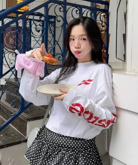 폭발 200그램 순면 플러그 루오 모방 당겨서 어깨 테두리 프린트 루즈핏 만나는 긴팔 티셔츠 여성