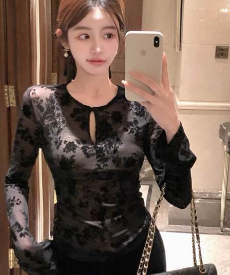 검정색 라운드 넥 만나는 긴팔 레이스 티셔츠 여성 봄 가을 품격 허리 수축 슬림해 보이는 디자인 센스 맨위
