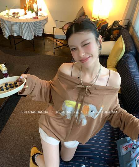라이 경기 서울 프린트 스트랩 오프숄더 긴팔 티셔츠 여성 조기 가을 루즈핏 chic 오프숄더 커피 색상 작은 대중 맨위