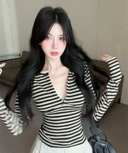 아메리칸 핫걸 깊은 V 넥 스트라이프 긴팔 티셔츠 여성 가을 겨울 2026 레트로 몸매 가꾸기 인사이드 잡아라. 의류