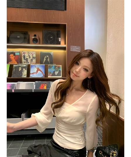 프랑스식 부드러운 바람 화이트 망사 긴팔 티셔츠 여성 조기 가을 아름다운 싱글 착용 허리 수축 슬림해 보이는 슈퍼 잘 생긴 맨위