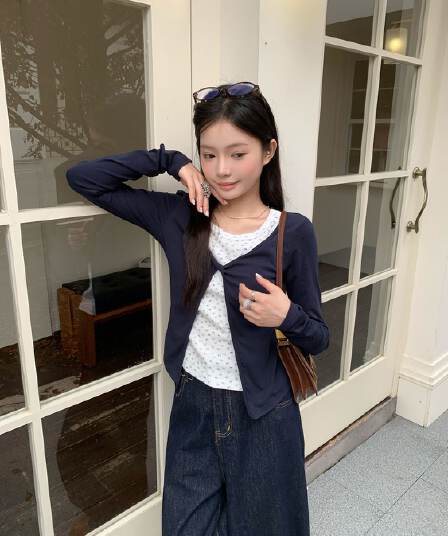 260 그램 사람들 면 블루 꽃무늬 페이크 레이어드 긴팔 티셔츠 여성 조기 가을 새로운 몸매 가꾸기 인사이드 가져 가라. 기본 셔츠 맨위