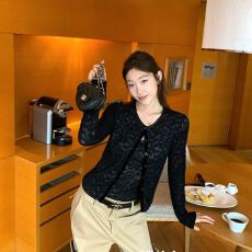 批发'蕾丝密语'重工提花蕾丝吊带短款圆领开衫叠穿真两件<b class='q'>套装</b>