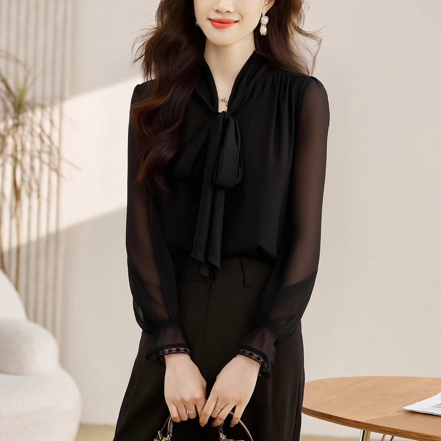 실사 2026 봄 여름 새로운 디자인 스트랩 우아한 V 넥 셔츠 품격 패션 긴팔 맨위 여성