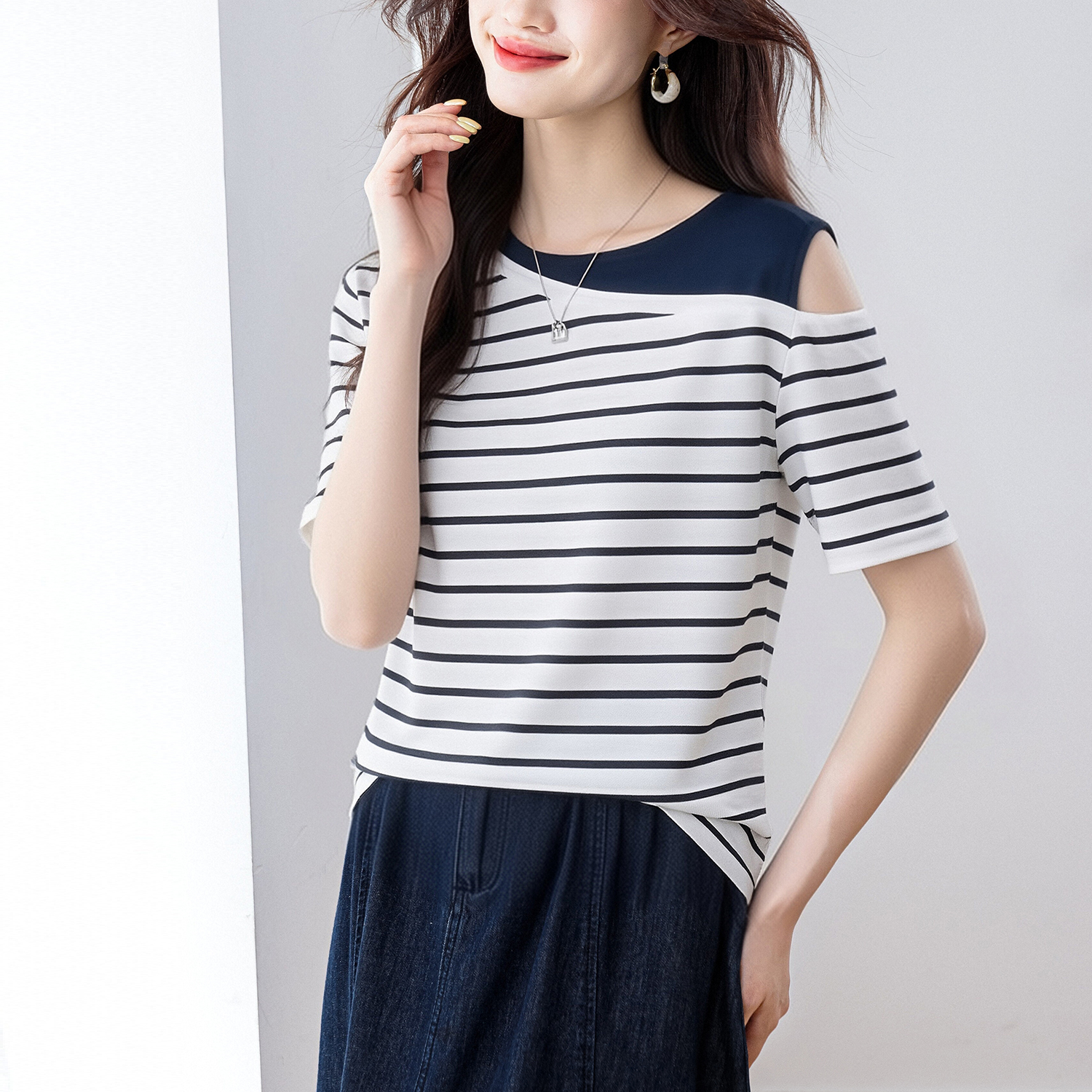 RY3066# 实拍 时尚优雅绝美撞色露肩针织短袖T恤女夏季新款高级感显瘦套装