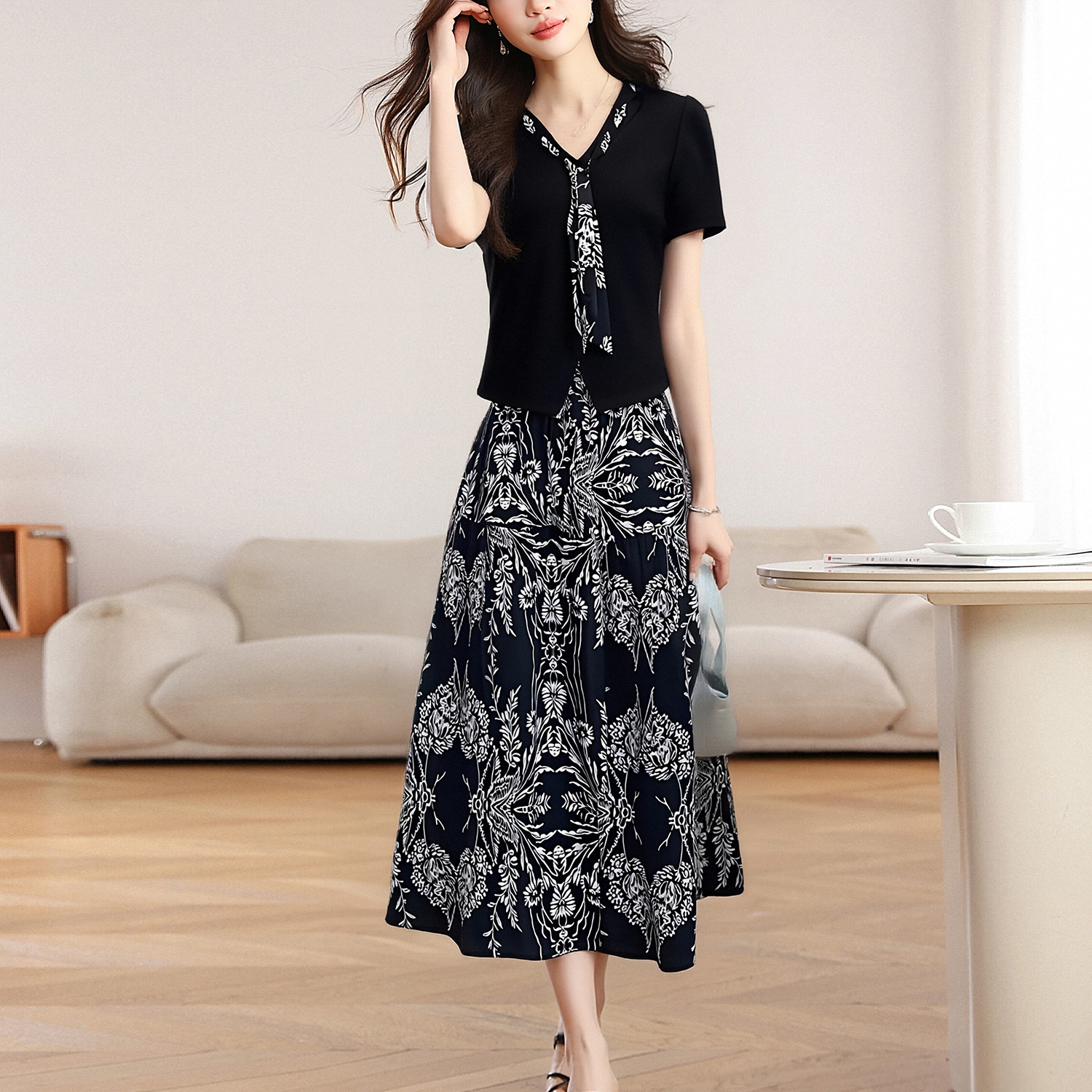 실사 우아함 디자인 센스 작은 셔츠 가져 가라. 반신 스커트 여성 2026 년 여름 몸매 가꾸기 슬림해 보이는 연령 감소 표지 배 세트