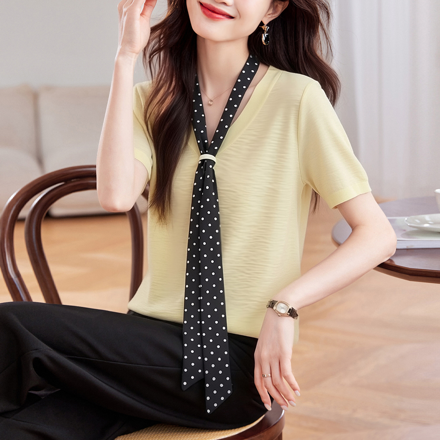 실사 여름 새로운 레트로 도트 무늬 리본 V넥 품격 반팔 니트 스웨터 여성 루즈핏 연령 감소 디자인 맨위