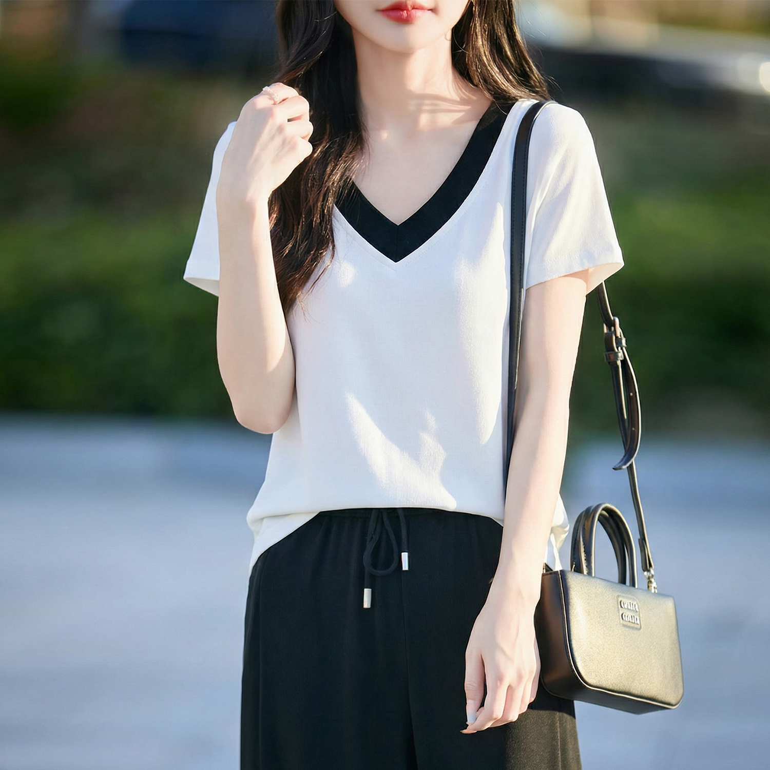 실사 페이크 레이어드 배색 V넥 반팔 2026 여름 새로운 품격 다용도 패션 슬림해 보이는 세트 여성