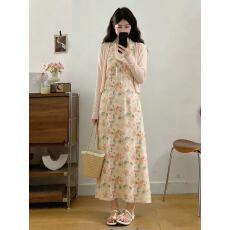 批发韩系显瘦浪漫度假挂脖V领碎花<b class='q'>大码</b>连衣裙+温柔软糯针织<b class='q'>开衫</b>