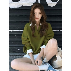 批发2026秋季新款<b class='q'>时尚</b>宽松纯色卫衣女简约百搭<b class='q'>潮流</b>V领长袖上衣