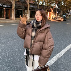 批发实拍新款冬季时尚简约短款棉<b class='q'>服</b>女时尚洋气宽松加厚保暖外套<b class='q'>潮</b>
