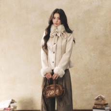 批发<b class='q'>原创</b><b class='q'>设计</b>可拆卸毛毛领燕麦色围巾毛呢外套冬季短款外衣