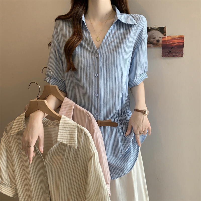 수 있습니다. 소금 수 있습니다. 달콤한 파란색 스트라이프 V넥 긍정적 인 어깨 반팔 여성 셔츠 2026 여름 새로운 빅 사이즈 지방 mm 허리 수축 맨위