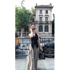 批发挂脖露背西装上衣女