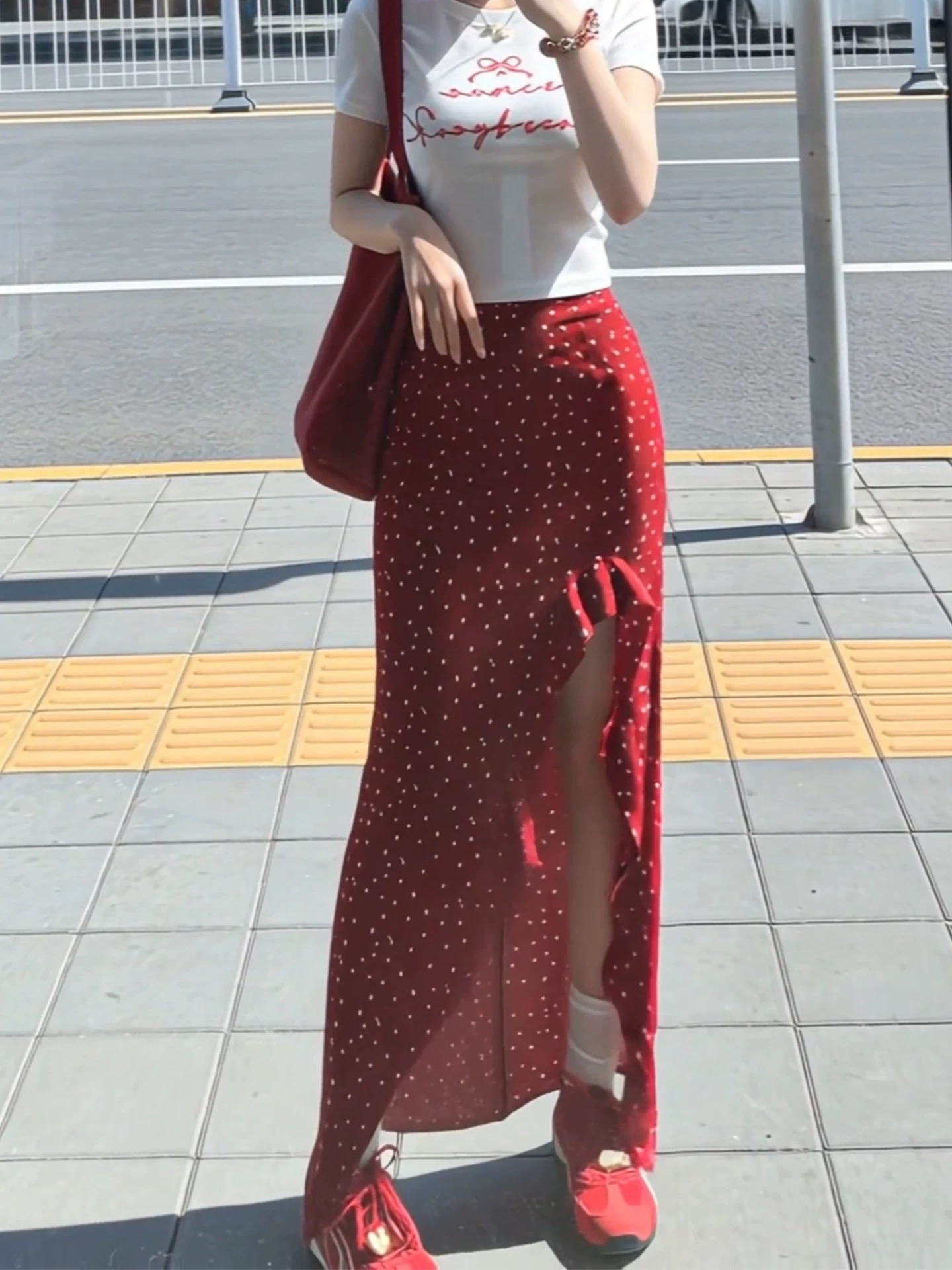 꽃무늬 불규칙 트임 반신 스커트 여성