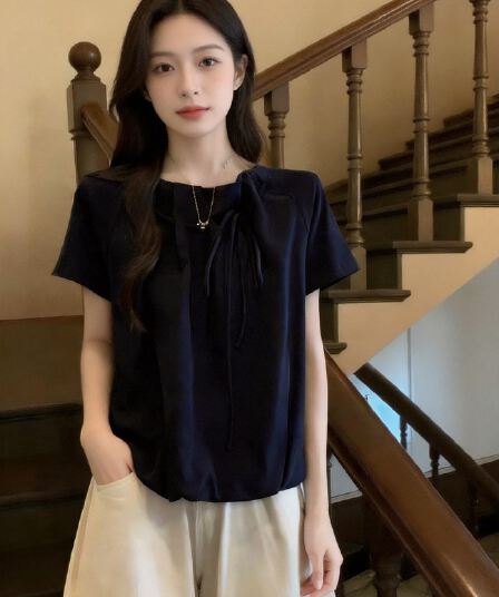 레이스업 꽃밭 맨위 여성