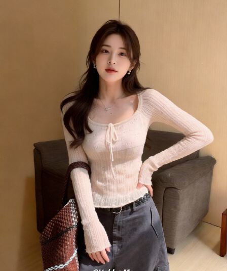 가을 홀로우 아웃 블라우스 맨위
