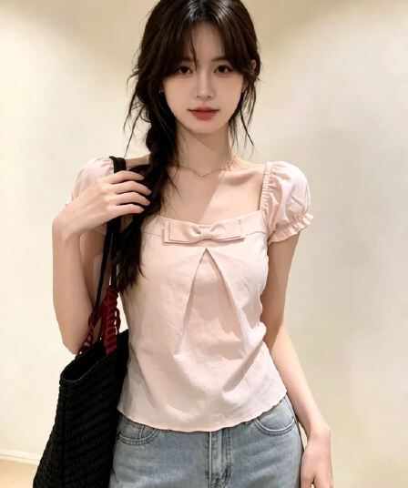 부드러운 핑크색 나비 매듭 광장 칼라 맨위