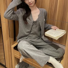 批发实拍~冬季新款糯米绒纯色绣花开衫吊带长裤韩版ins<b class='q'>睡衣</b><b class='q'>三件套</b>