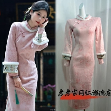 粉色旗袍2025新款秋冬季长袖麂皮绒加绒加厚订婚礼服新中式连衣裙