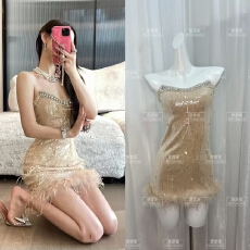 批发ChiclyNana  抹胸连衣裙轻奢名媛风羽毛拼接重工镶钻高级感包臀裙