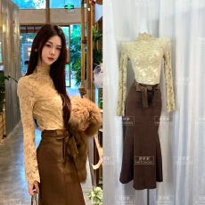 批发木子李的焦糖栗影设计感亲肤蕾丝内搭上衣毛毛外套女高腰半裙<b class='q'>套装</b>