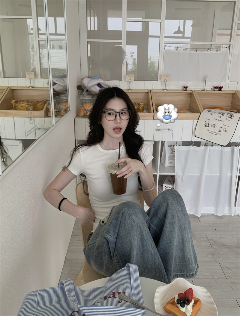 실사 정가 디자인 센스 화이트 몸매 가꾸기 라운드 넥 긍정적 인 어깨 티셔츠 슬림해 보이는 쇼트 스타일 맨위