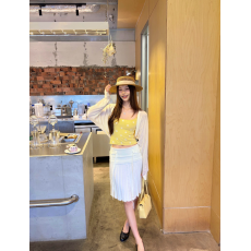 批发实拍实价～设计感波点吊带背心短款防晒披肩开衫百褶a字半身短裙