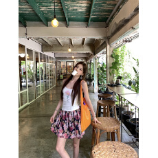 批发实拍实价~设计感花朵吊带背心修身上衣显瘦碎花半身裙<b class='q'>套装</b>