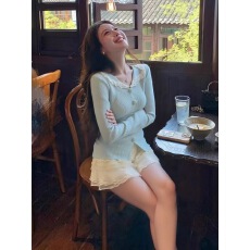 批发纯欲甜辣妹蕾丝拼接长袖上衣设计感秋冬绝美修身翻领针织打底衫女