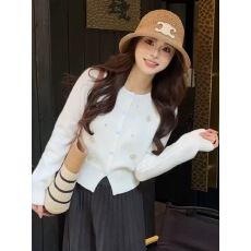 批发法式钉珠圆领针织<b class='q'>开衫</b>女2025新款冬季氛围感跨年红色毛衣<b class='q'>短款</b>上衣