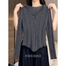 批发2026春季新款<b class='q'>大码</b><b class='q'>女装</b>深灰色V领<b class='q'>长袖</b>坑条针织开衫设计感显瘦上衣