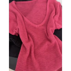 批发多巴胺穿搭粉色V领针织短袖T恤女夏季小个子独特漂亮修身短款上衣