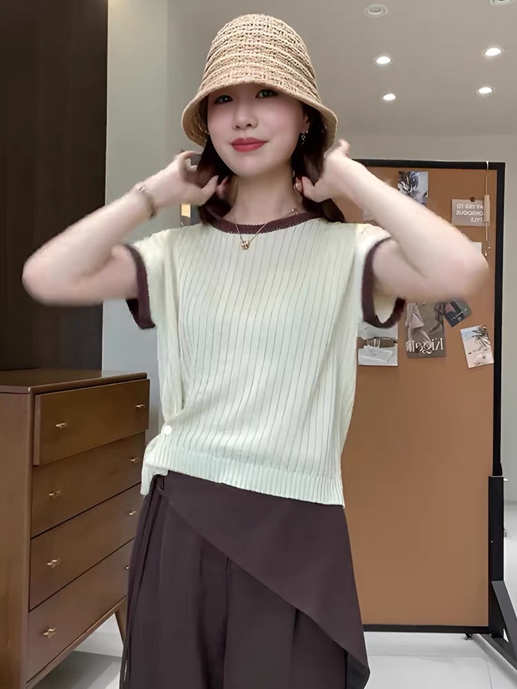 레트로 배색 구덩이 곡물 주름 얼음 실크 반팔 니트 스웨터 여성 2026 새로운 여름 루즈핏 고유 한 연령 감소 맨위