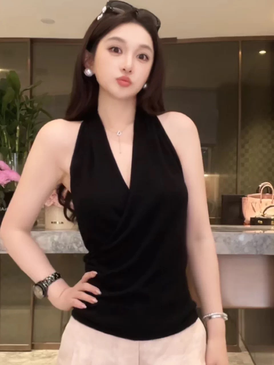 프랑스식 패션 품격 행침 목 조끼 여성 여름 2026 새로운 몸매 가꾸기 슬림해 보이는 고급 센스 외출용 민소매 맨위 트렌디