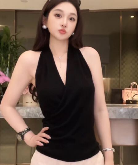 프랑스식 패션 품격 행침 목 조끼 여성 여름 2026 새로운 몸매 가꾸기 슬림해 보이는 고급 센스 외출용 민소매 맨위 트렌디