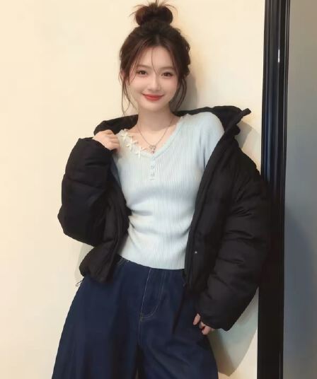 아름다운 나비 매듭 레이스 조각 V넥 티셔츠 여성 봄 패션 슈퍼 잘 생긴 몸매 가꾸기 슬림해 보이는 쇼트 스타일 니트 맨위
